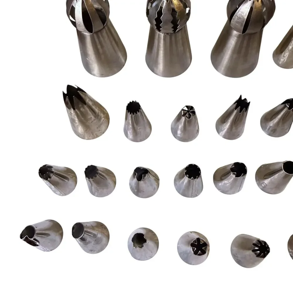 Vintage 55 Piece Cake Decorating Kit Metal Piping Tips Icing Nozzles AS IS